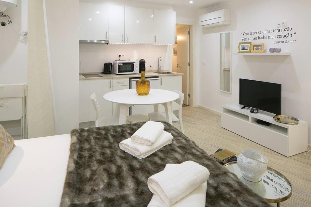 Central Cozy & Near The Subway Apartment