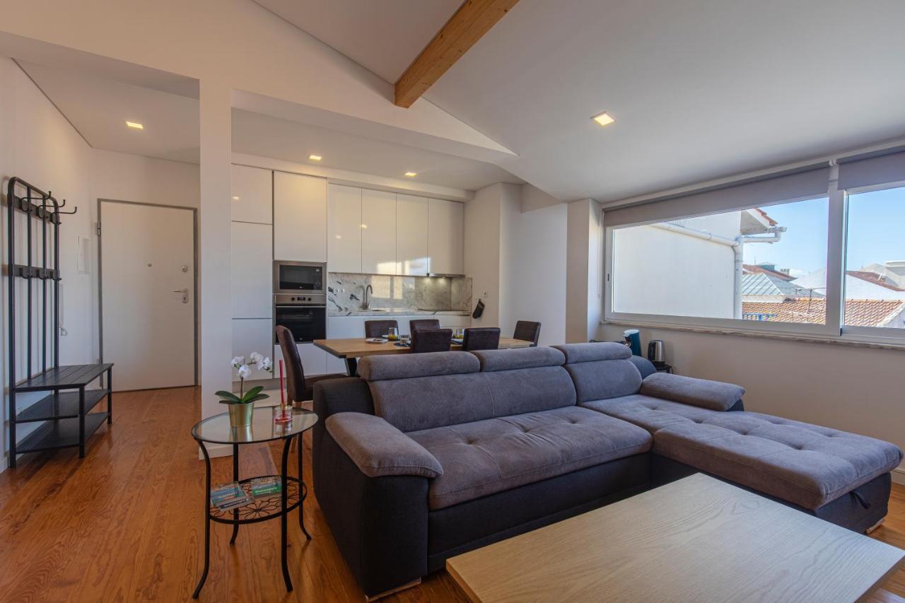 Classy Two Bedroom View Apartment Lisbon