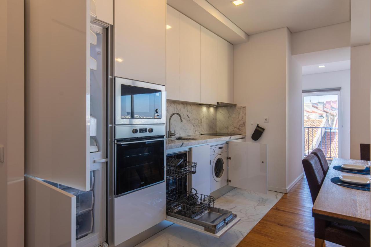 Classy Two Bedroom View Apartment *