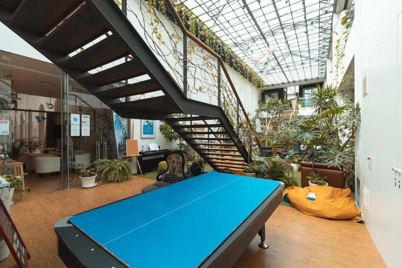 Destination Hostel *