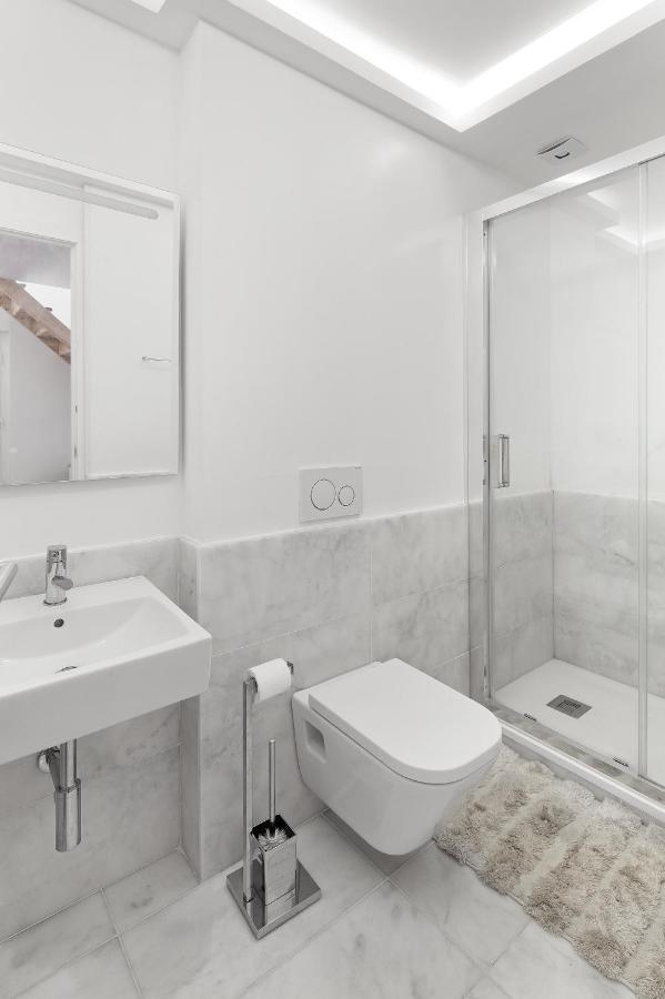 Guest house With Private Bathroom -alcantara *