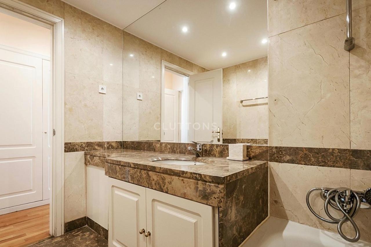 Boutique - 2 Bedroom - Center Apartment *