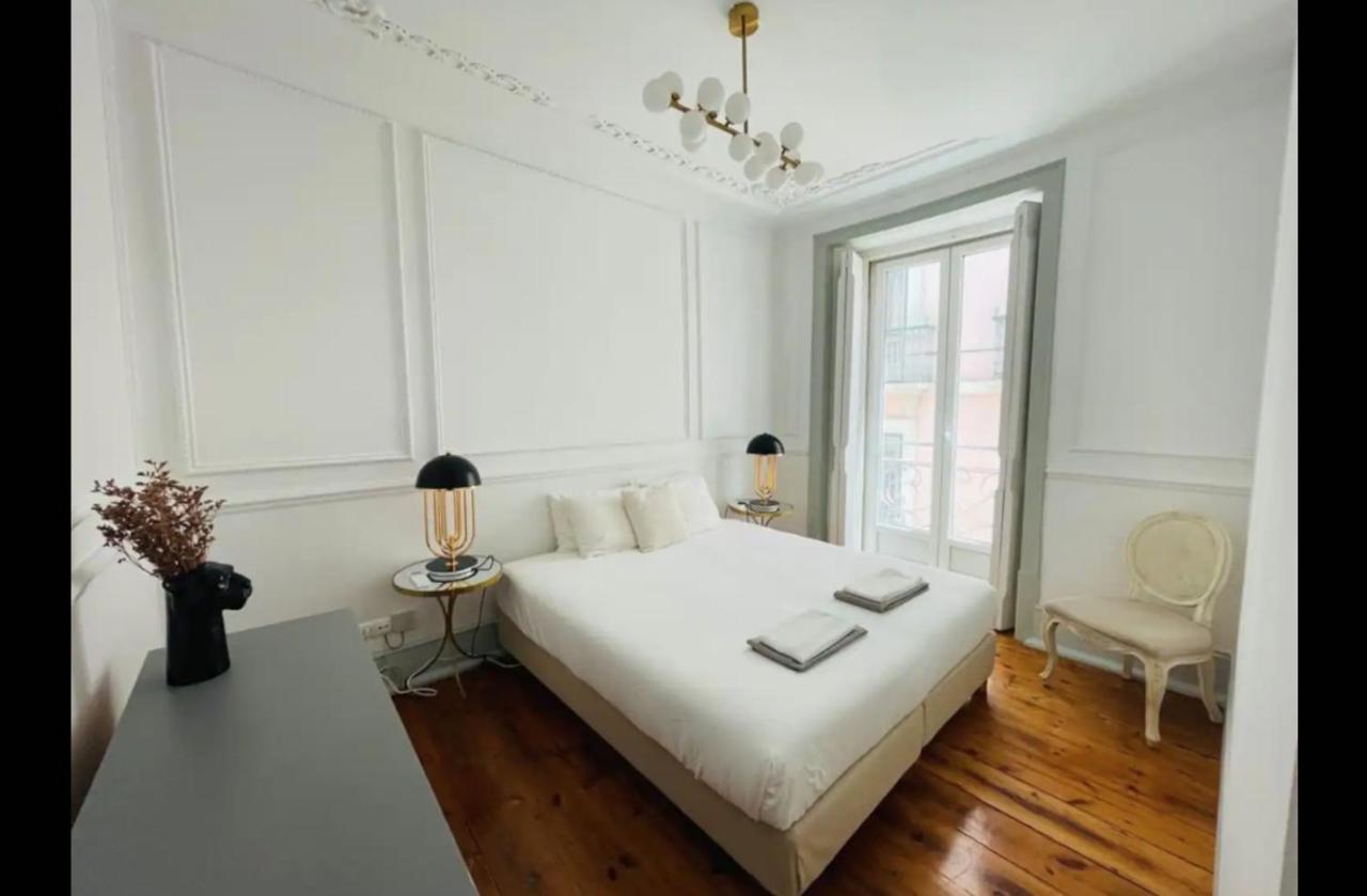 Beautiful And Stylish 5br In The Heart Of Chiado Apartment Lisbon