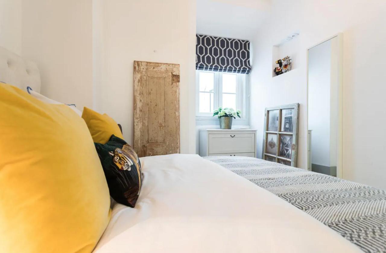Beautiful And Stylish 5br In The Heart Of Chiado Apartment Lisbon