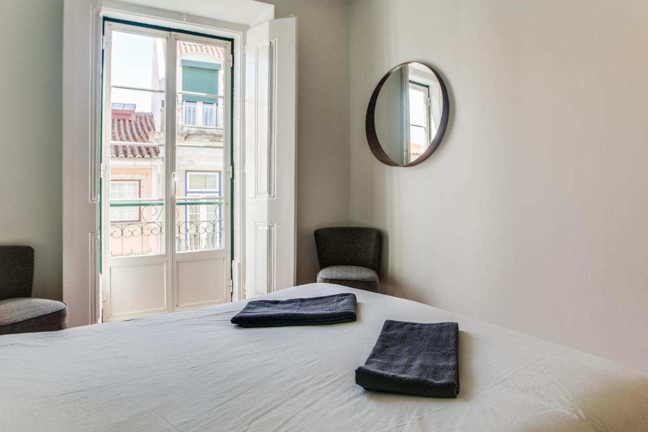 Spacious, Bright And Newly Renovated 2 Bedroom Apartment, Historical Center, Madragoa * Lisboa