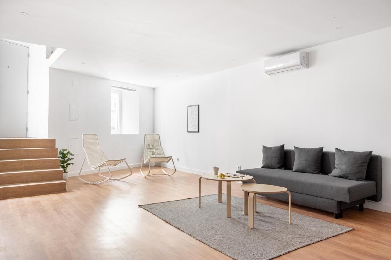 Altido Stylish 2-level Flats Near Ajuda Palace Lisbon