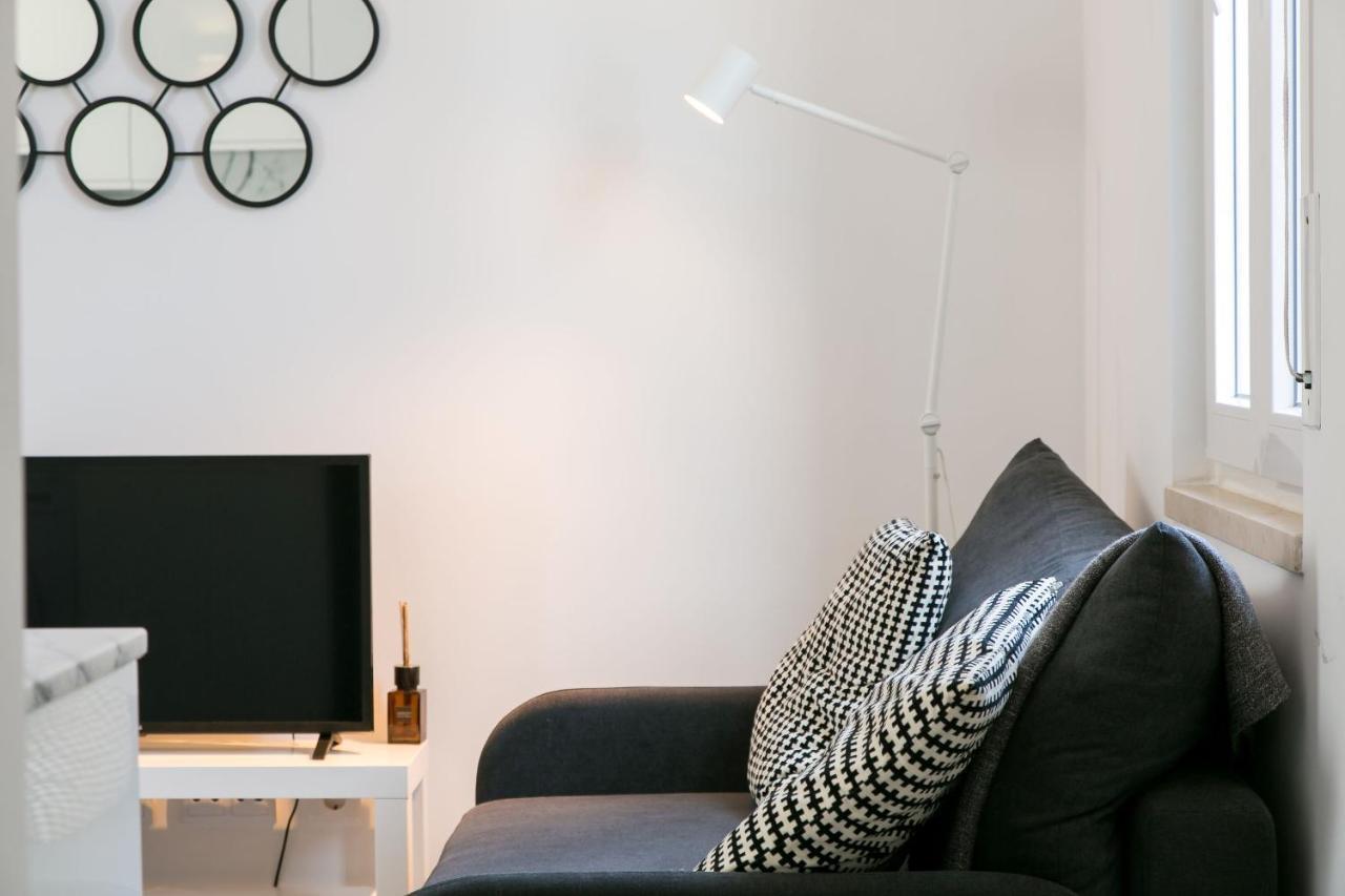Adell Apartment