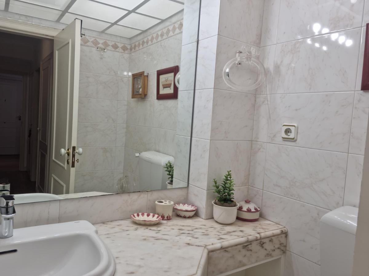 Espacoso Apartamento Junto Ao Metro Apartment