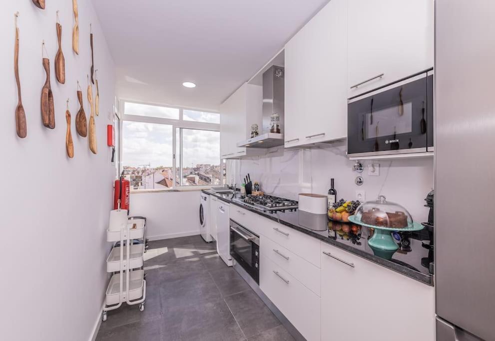 Apartamento Cozy 3 Bedroom In Front Of The Subway Lisboa