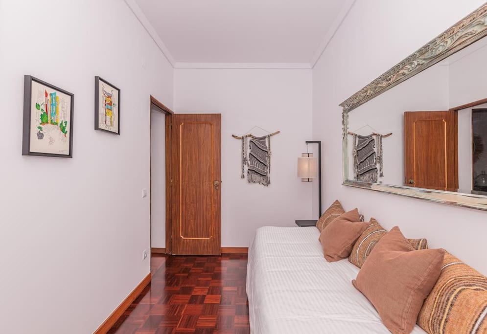 Cozy 3 Bedroom In Front Of The Subway