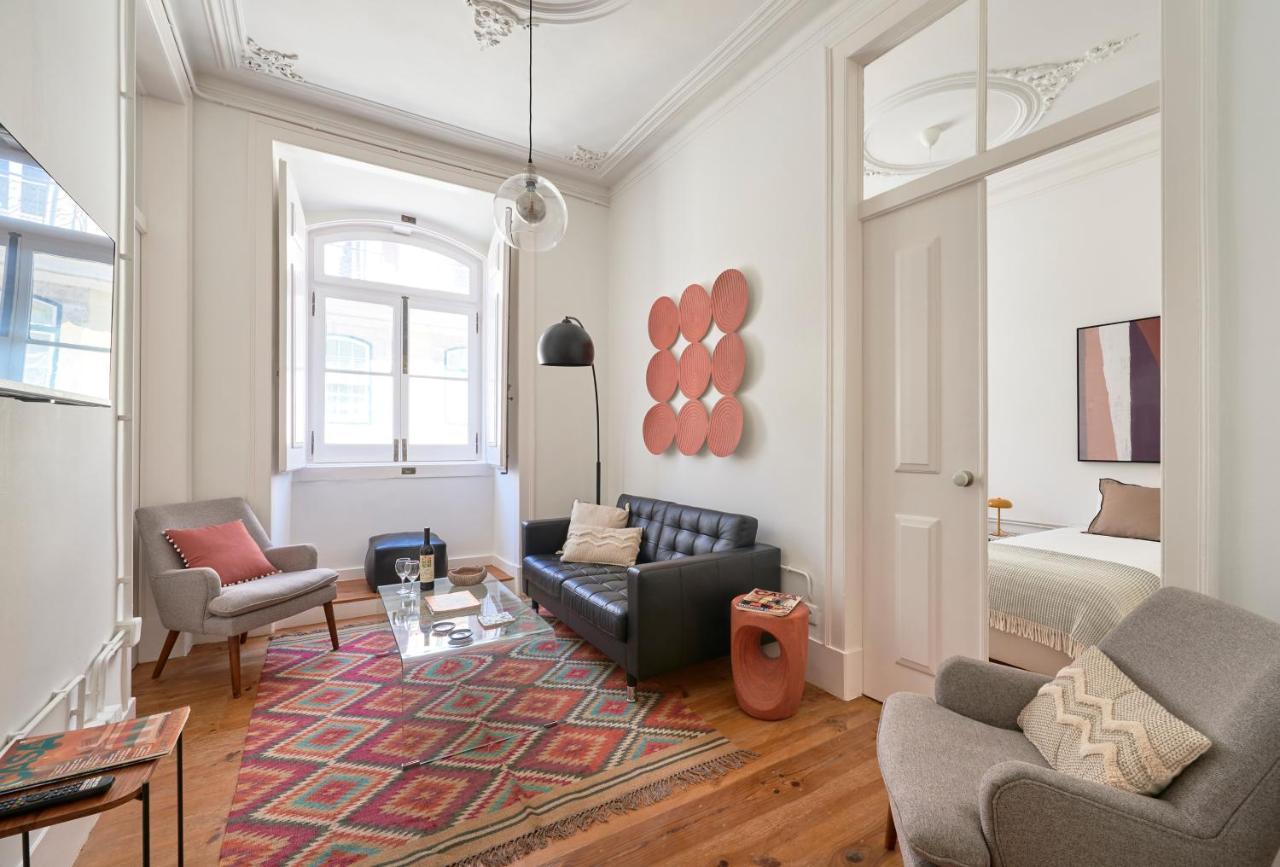 Sunny Pink Street Historical Apt, By Timecooler * Lisbon