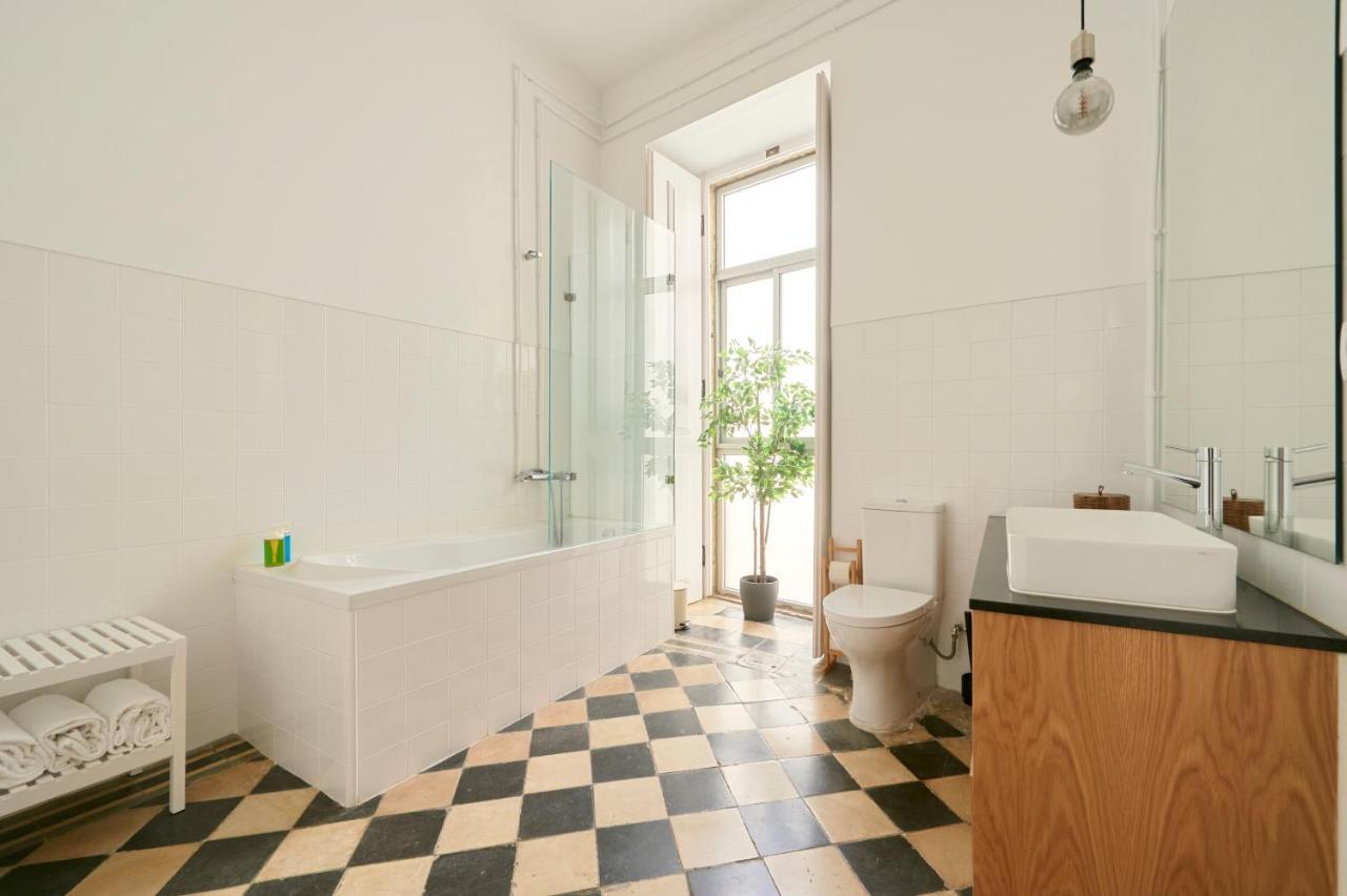 Apartment Sunny Pink Street Historical Apt, By Timecooler Lisbon