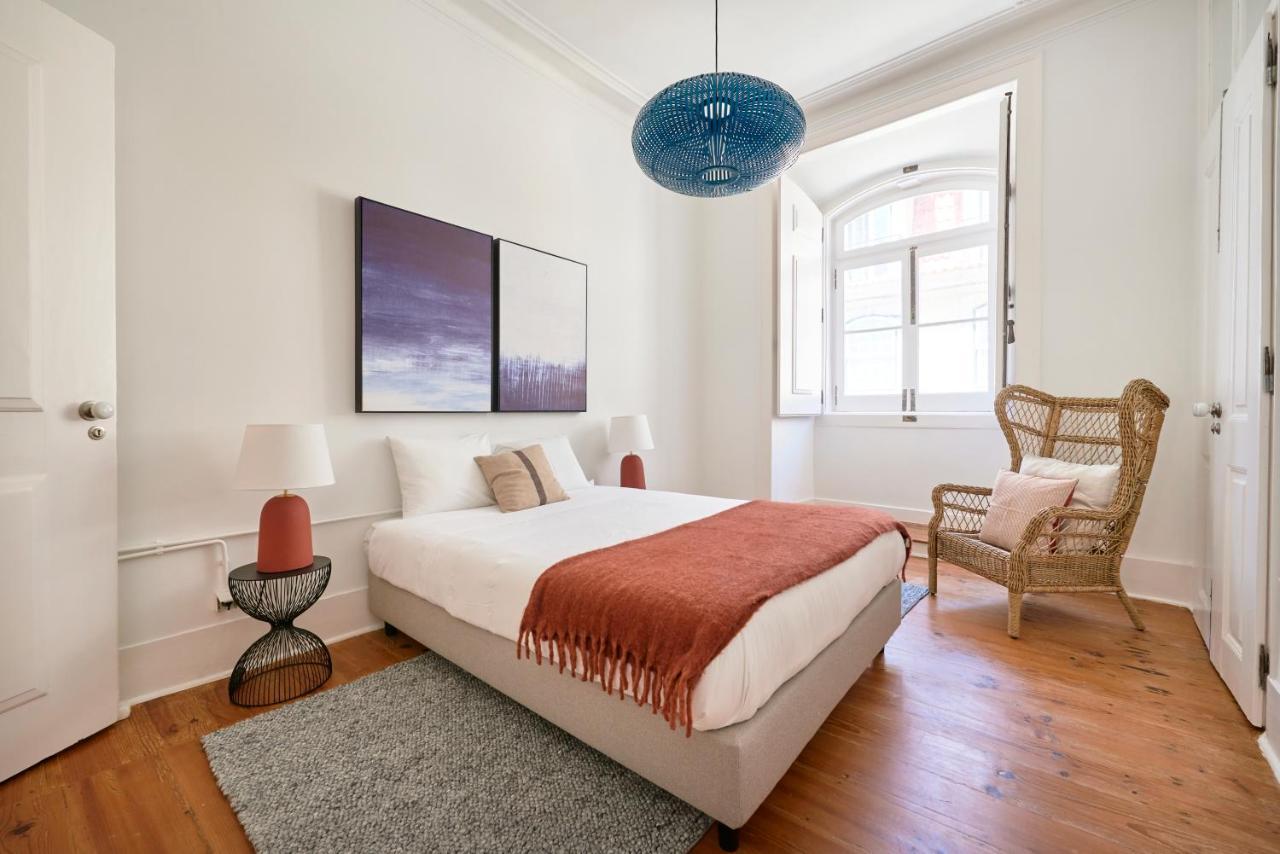 Sunny Pink Street Historical Apt, By Timecooler Apartment *