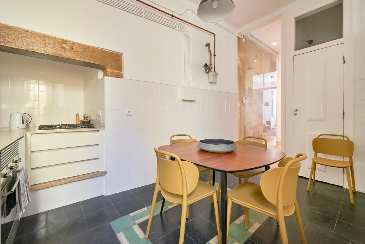 Apartment Sunny Pink Street Historical Apt, By Timecooler *