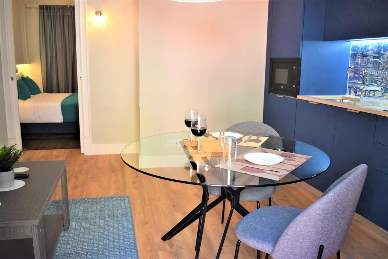 Colmeia Apartment *