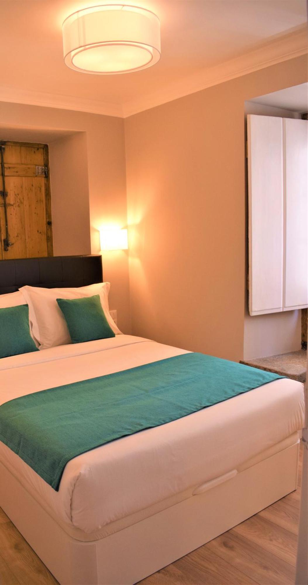 Colmeia Apartment *