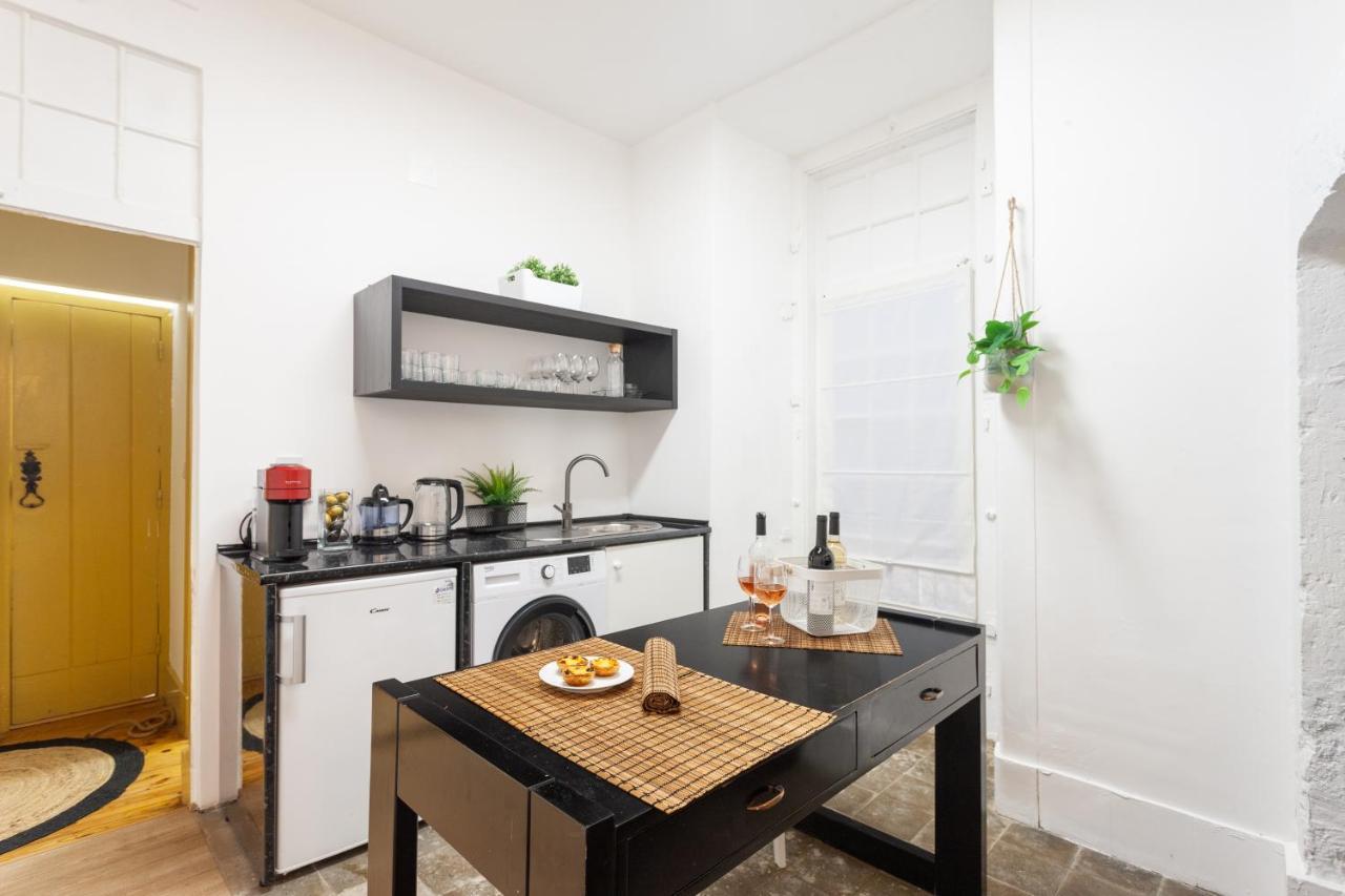 Yellow Tiles In Center Apartment *
