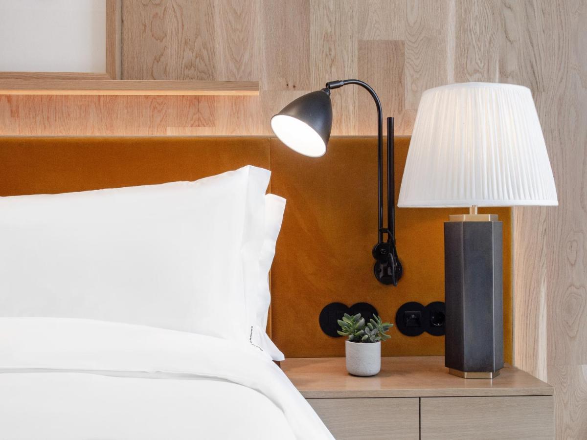 Browns Avenue 5*
