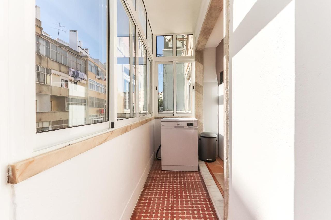 Portucale ! Olaias Design With Terrace Apartment *