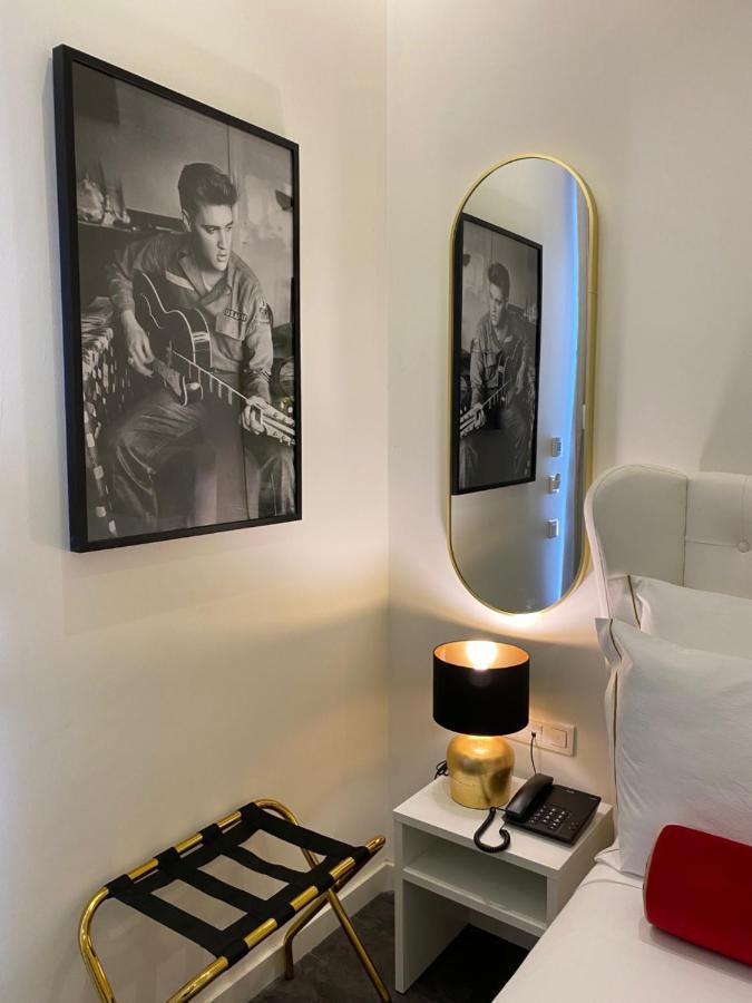 Hollywood By 4*