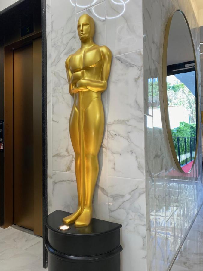 Hollywood By 4*