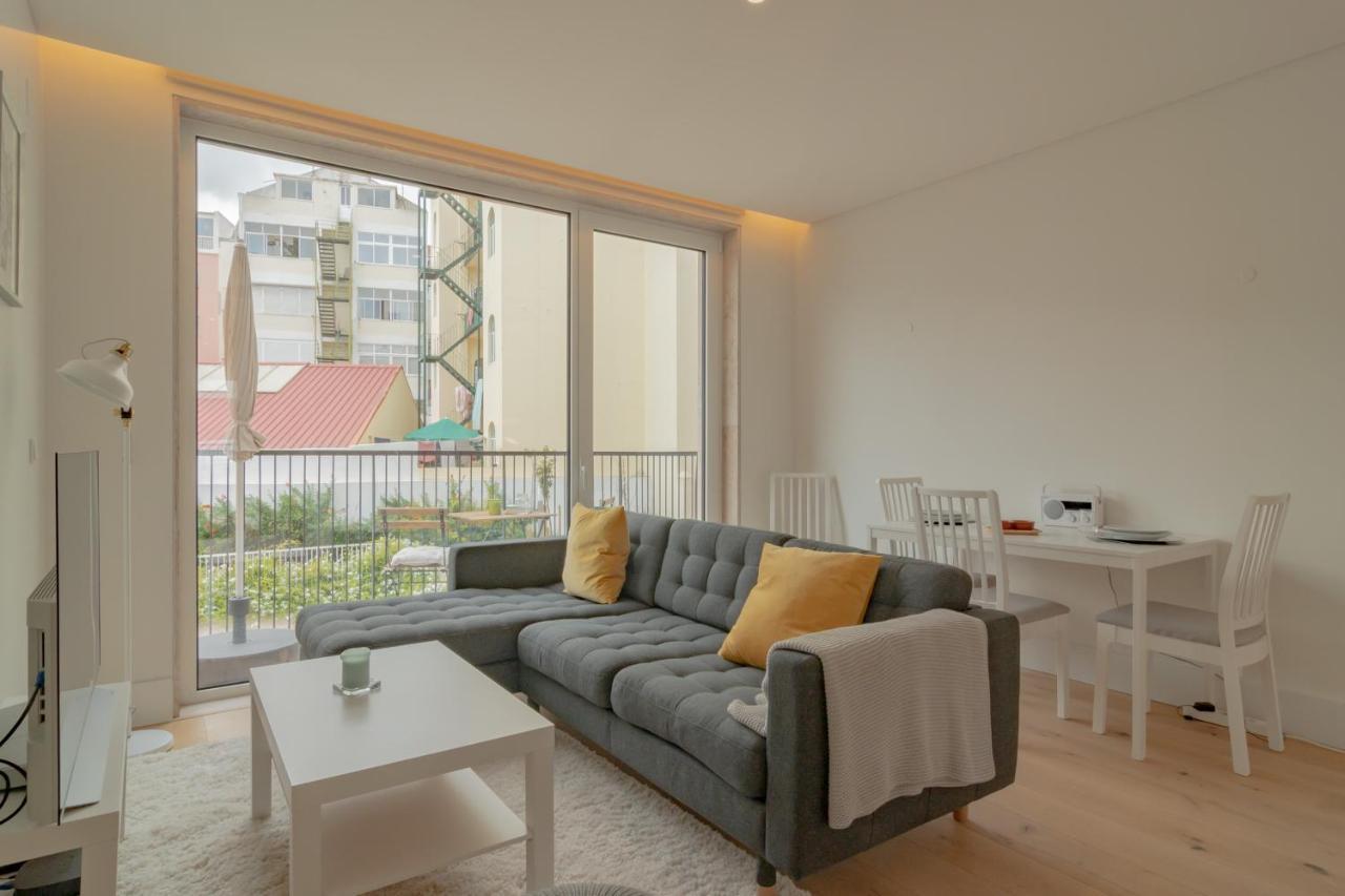 Bright 1 Bdr W/ Pool View By Lovelystay *