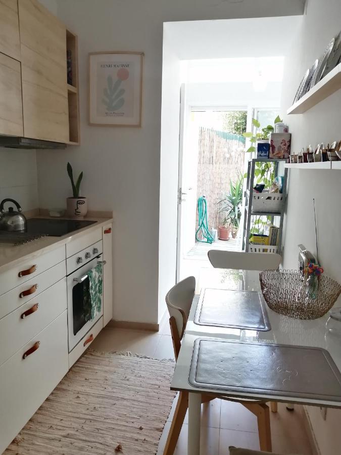 Encantador Com Patio Apartment Lisbon