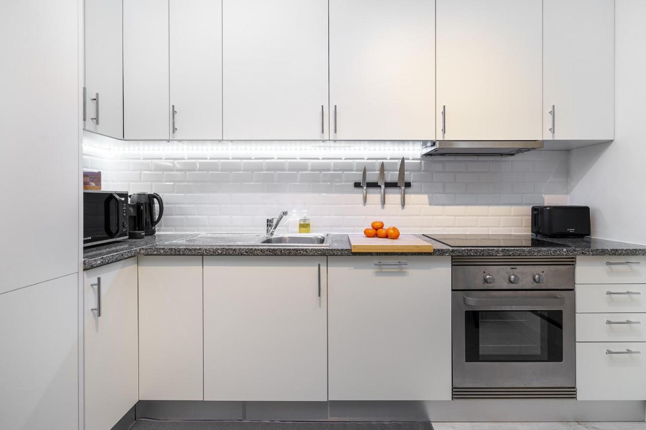Whome Lisbon's Kept Secret: 2-bed W/ac & Patio Apartment *