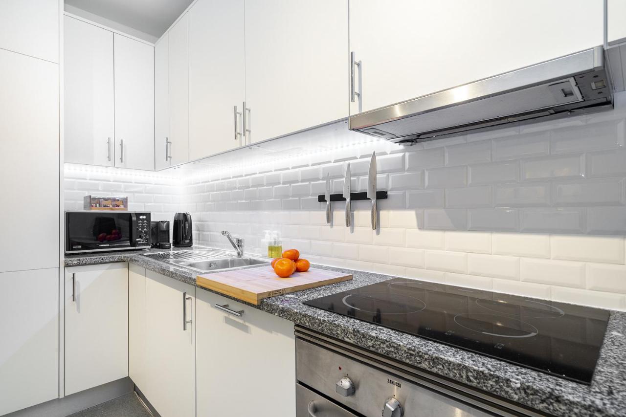 Whome Lisbon's Kept Secret: 2-bed W/ac & Patio Apartment