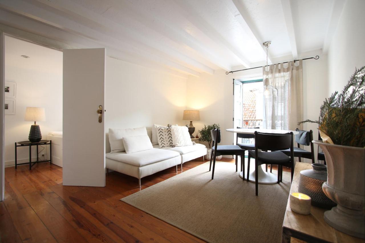Chic Urban Retreat At Downtown With Balcony & Views, 5th-floor No Lift Lisbon