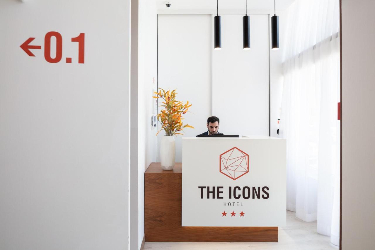 The Icons 3*