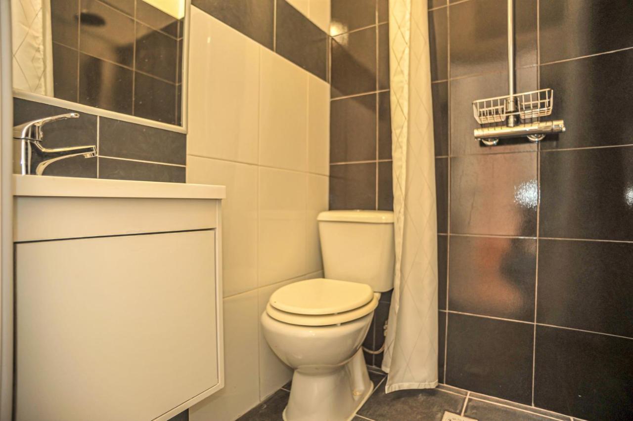 Downtown Modern 8 Bedroom - Marques De Pombal Apartment Lisbon