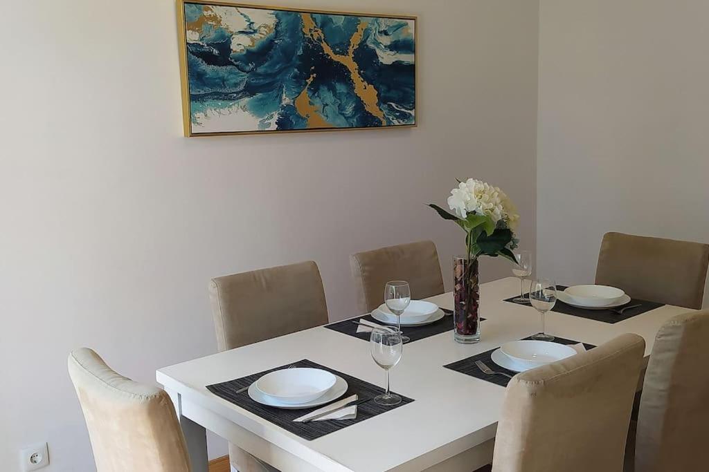Lisboa/city/sunny Apar/metro/airport/wifi/air Cond Apartment Lisbon