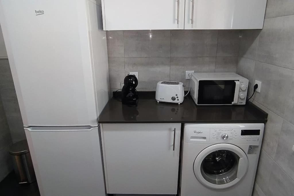 Lisboa/city/sunny Apar/metro/airport/wifi/air Cond Apartment