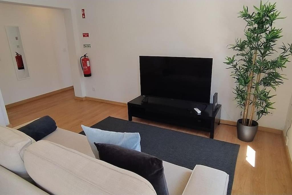 Apartment Lisboa/city/sunny Apar/metro/airport/wifi/air Cond Lisbon