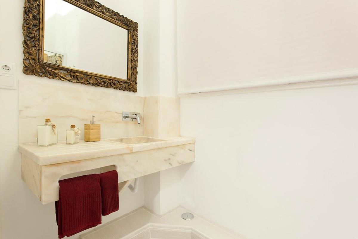 Guest house Ginjinha House - 4 - Bairro Alto - With Ac! 3*