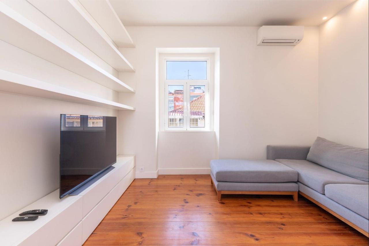 Amazing 4bdr Flat In Areeiro By Lovelystay *