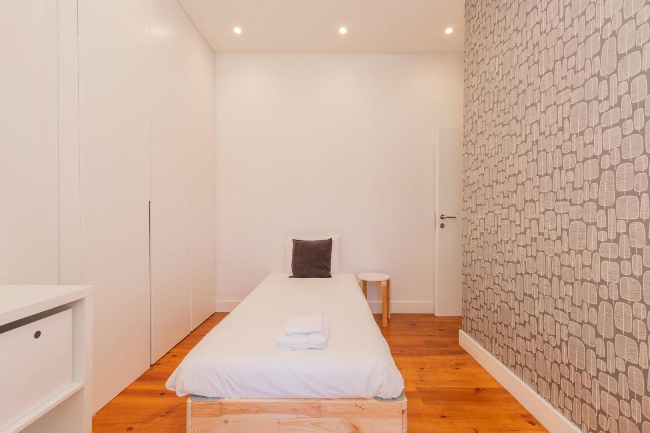Amazing 4bdr Flat In Areeiro By Lovelystay Apartment