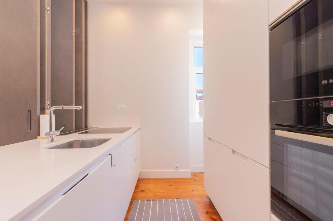 Amazing 4bdr Flat In Areeiro By Lovelystay Apartment *