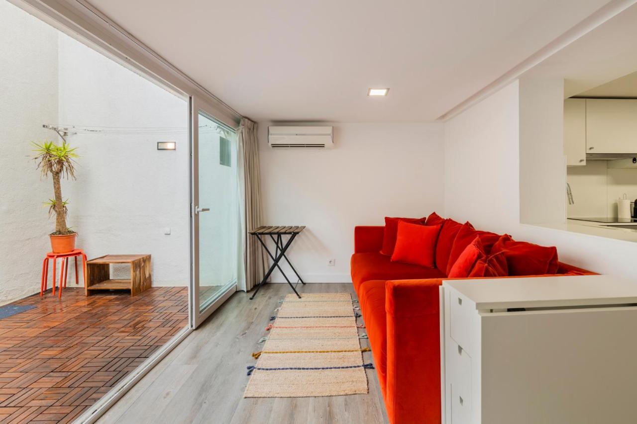 Central Retreat: Cozy Duplex With A Balcony Apartment