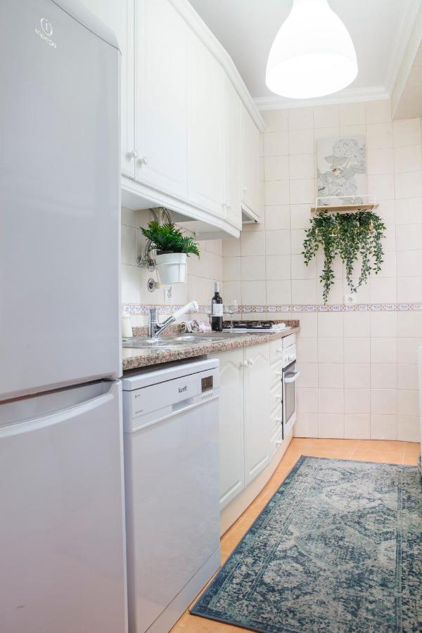 Alfama Graca District Typical & Bright , 3 Bedroom With Ac 1st Floor * Lisbon