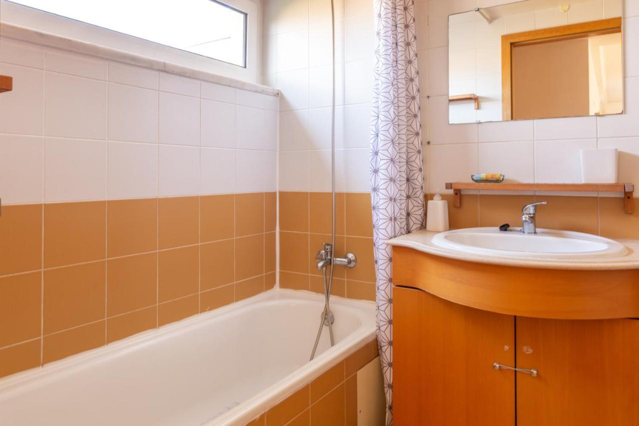 One Bedroom With Stunning River Views And Private Rooftop! * Lisbon