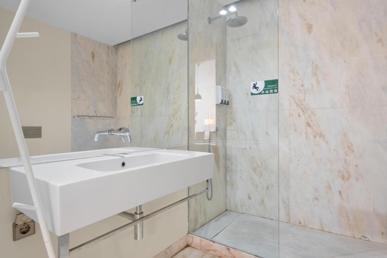 Timeout Market 2 Bedrooms Apartment