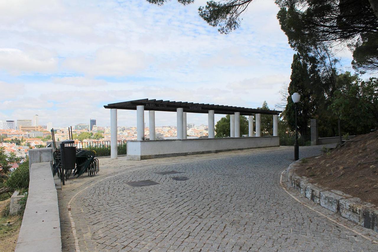 Charmoso - Penha De Franca * Lisbon