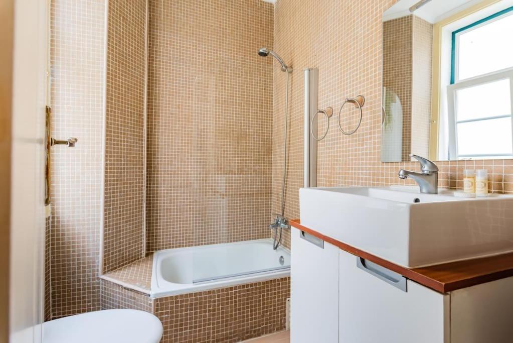 1br @ Downtown Chiado Apartment Lisbon