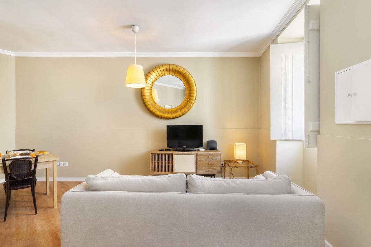 Whome Urban Comfort: 1-br Near Airport & Train Station Apartment *