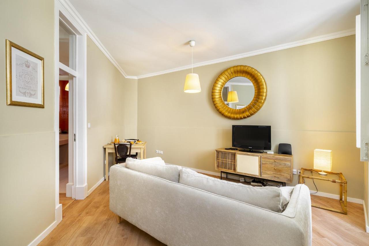 Whome Urban Comfort: 1-br Near Airport & Train Station Apartment Lisbon