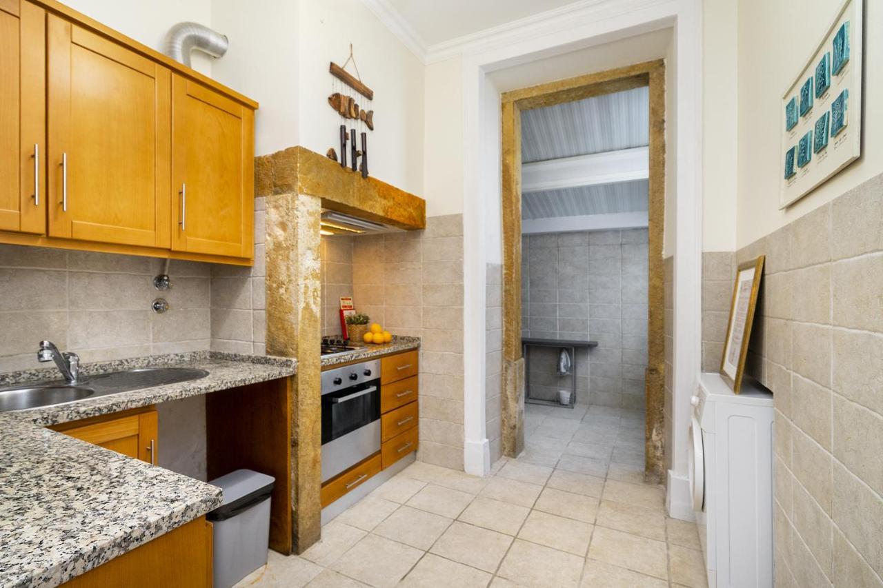 Whome Urban Comfort: 1-br Near Airport & Train Station Apartment *