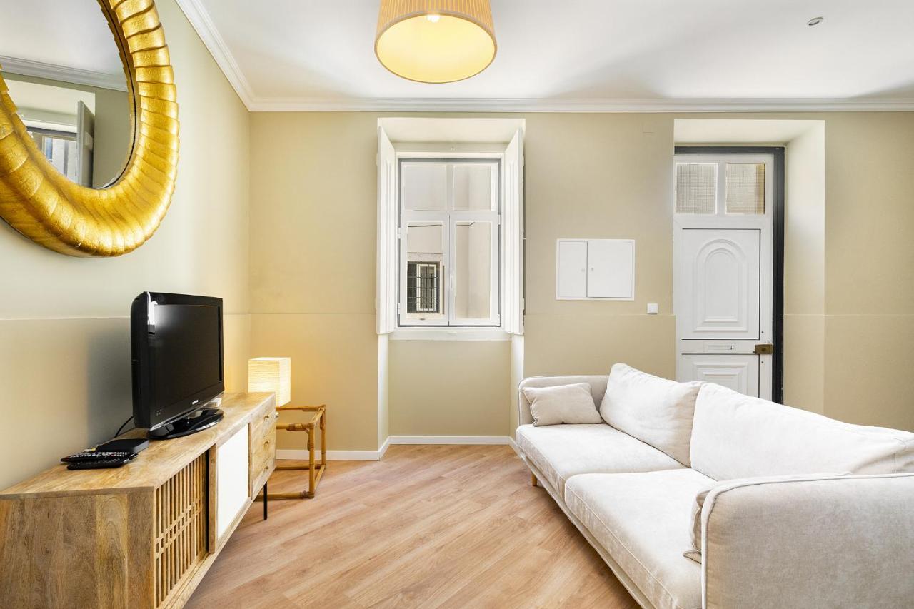 Whome Urban Comfort: 1-br Near Airport & Train Station Apartment