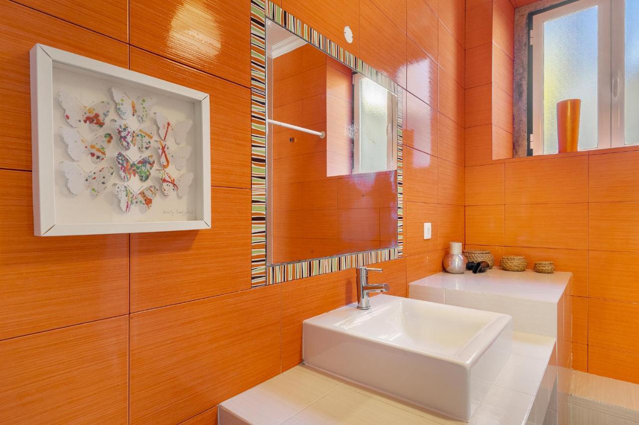Whome Urban Comfort: 1-br Near Airport & Train Station Apartment